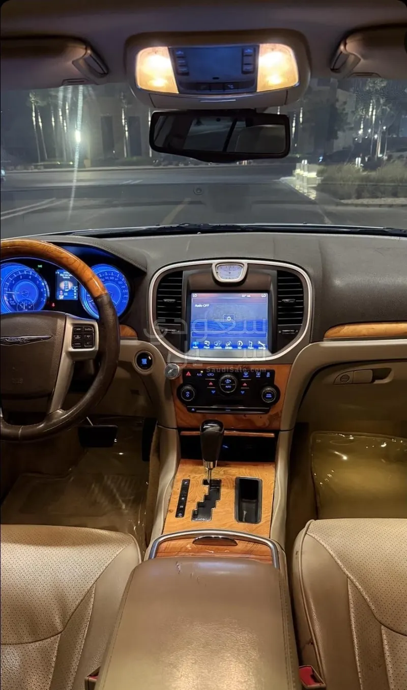 2013 كرايسلر 300 هيمى