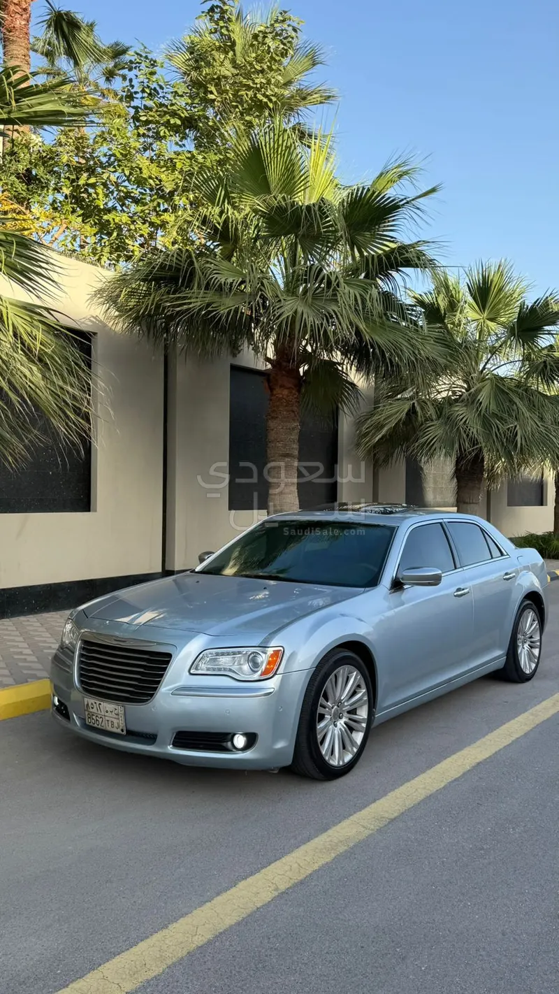 2013 كرايسلر 300 هيمى
