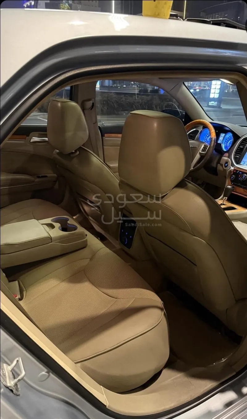 2013 كرايسلر 300 هيمى