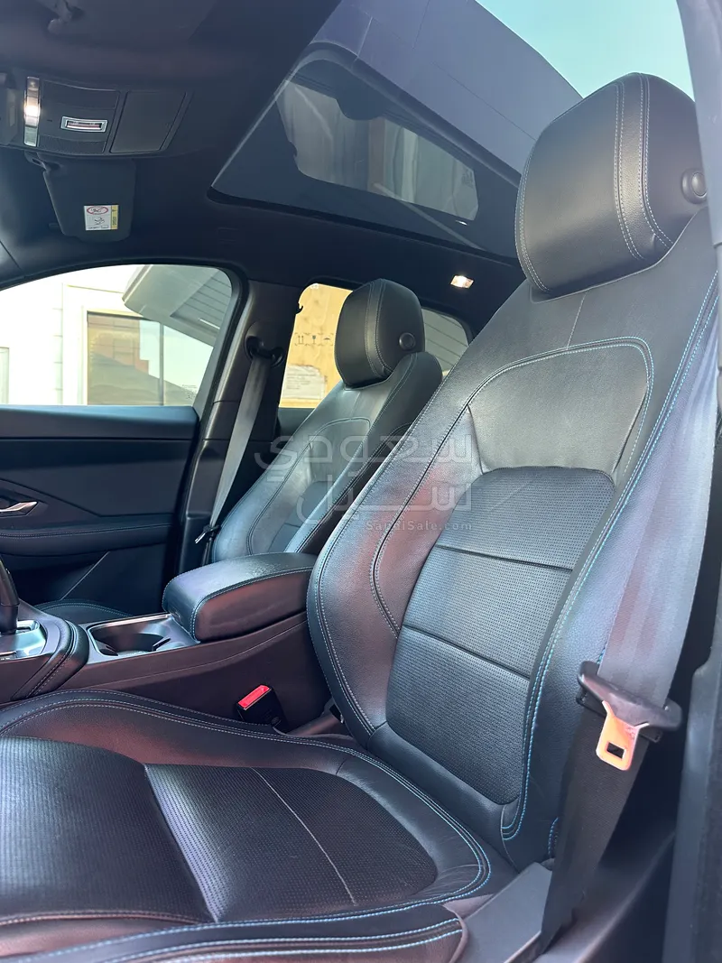 2018 جاكوار اي-بيس