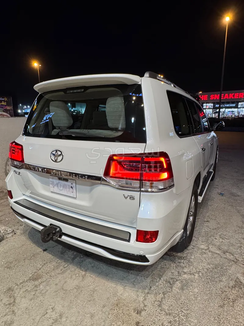 2018 تويوتا لاند كروزر جي اكس ار