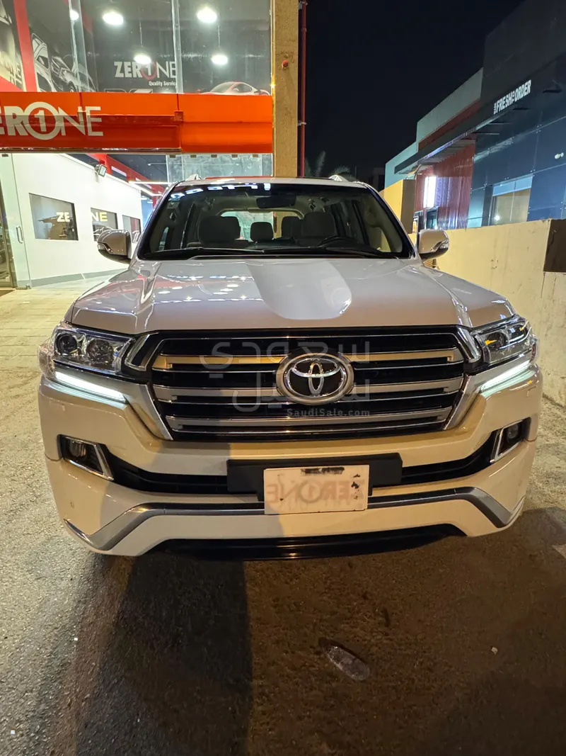 2018 تويوتا لاند كروزر جي اكس ار