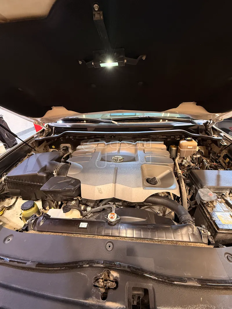 2018 تويوتا لاند كروزر جي اكس ار