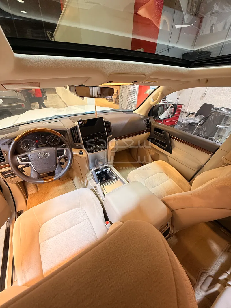 2018 تويوتا لاند كروزر جي اكس ار