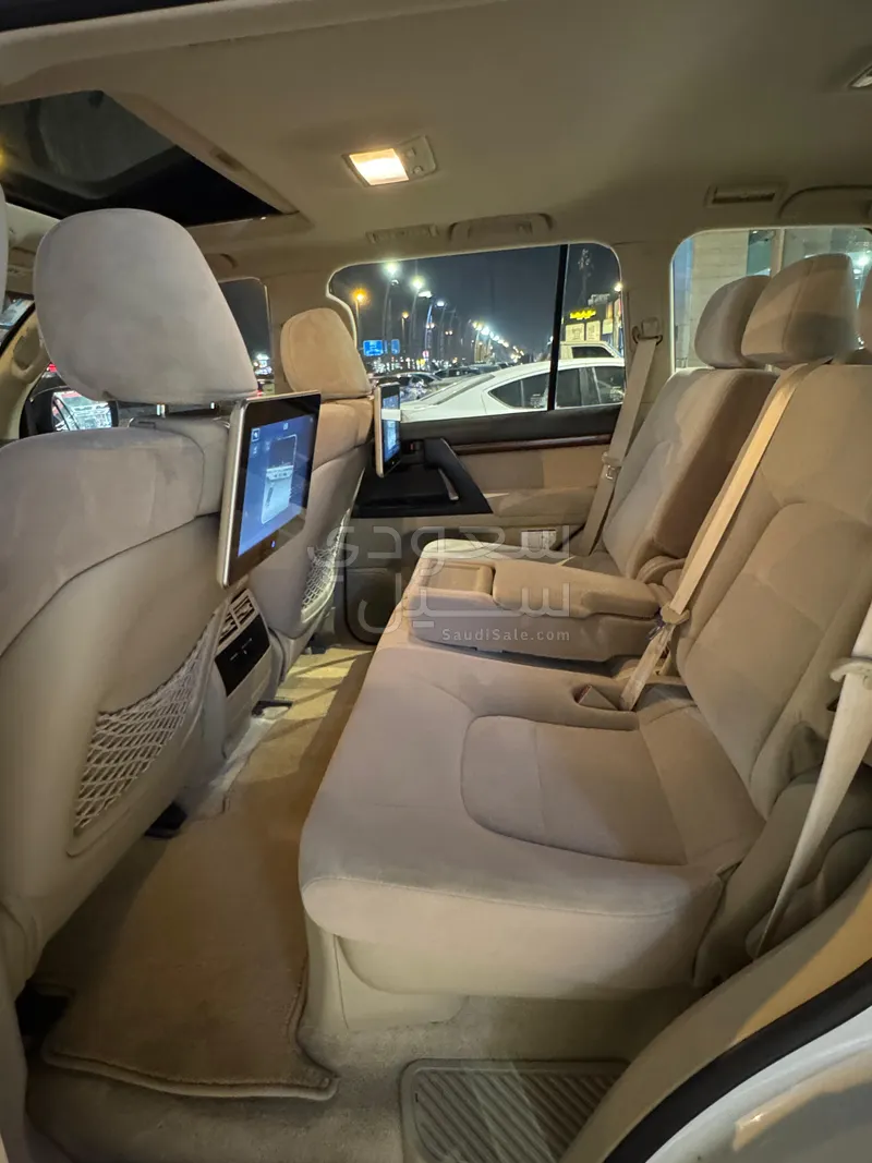 2018 تويوتا لاند كروزر جي اكس ار