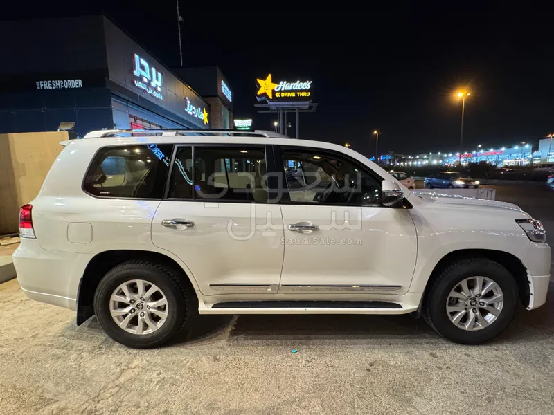 2018 تويوتا لاند كروزر جي اكس ار