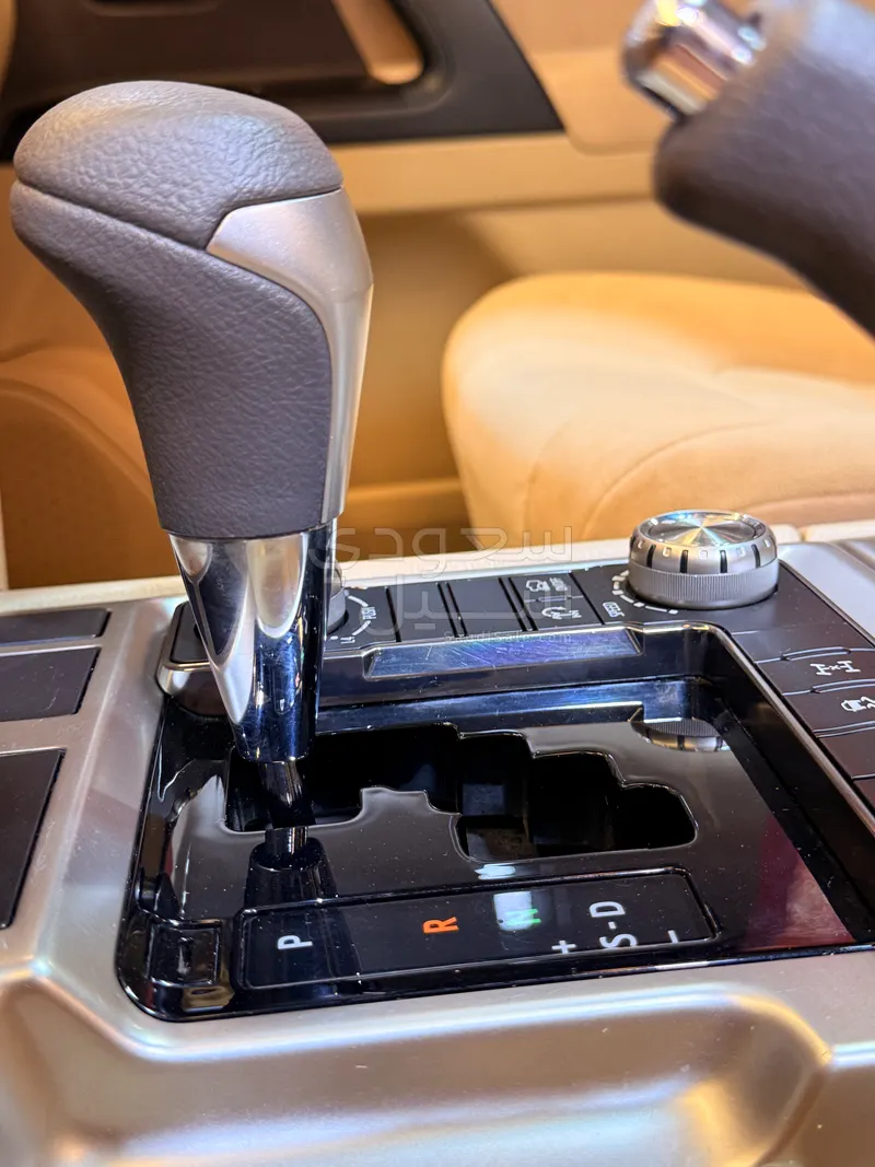 2018 تويوتا لاند كروزر جي اكس ار