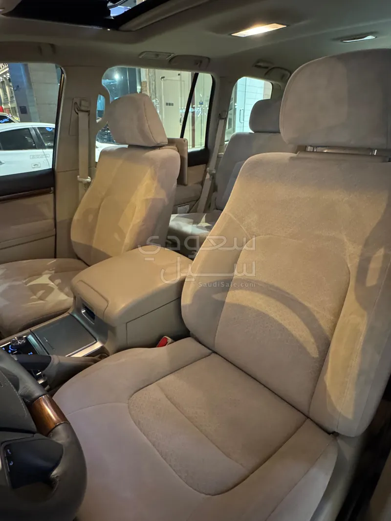 2018 تويوتا لاند كروزر جي اكس ار