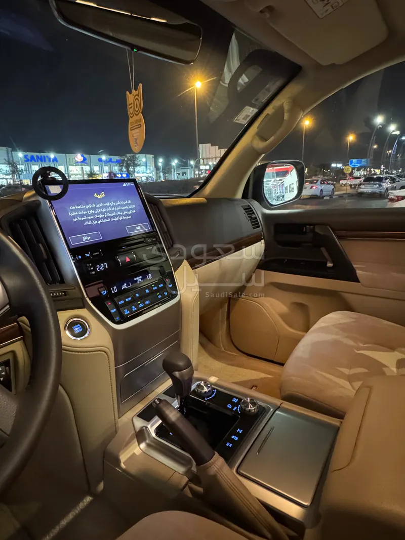 2018 تويوتا لاند كروزر جي اكس ار