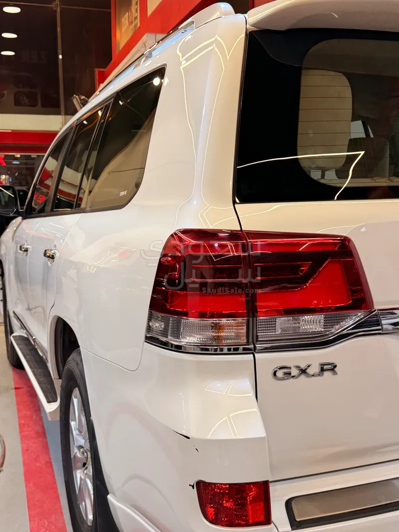 2018 تويوتا لاند كروزر جي اكس ار