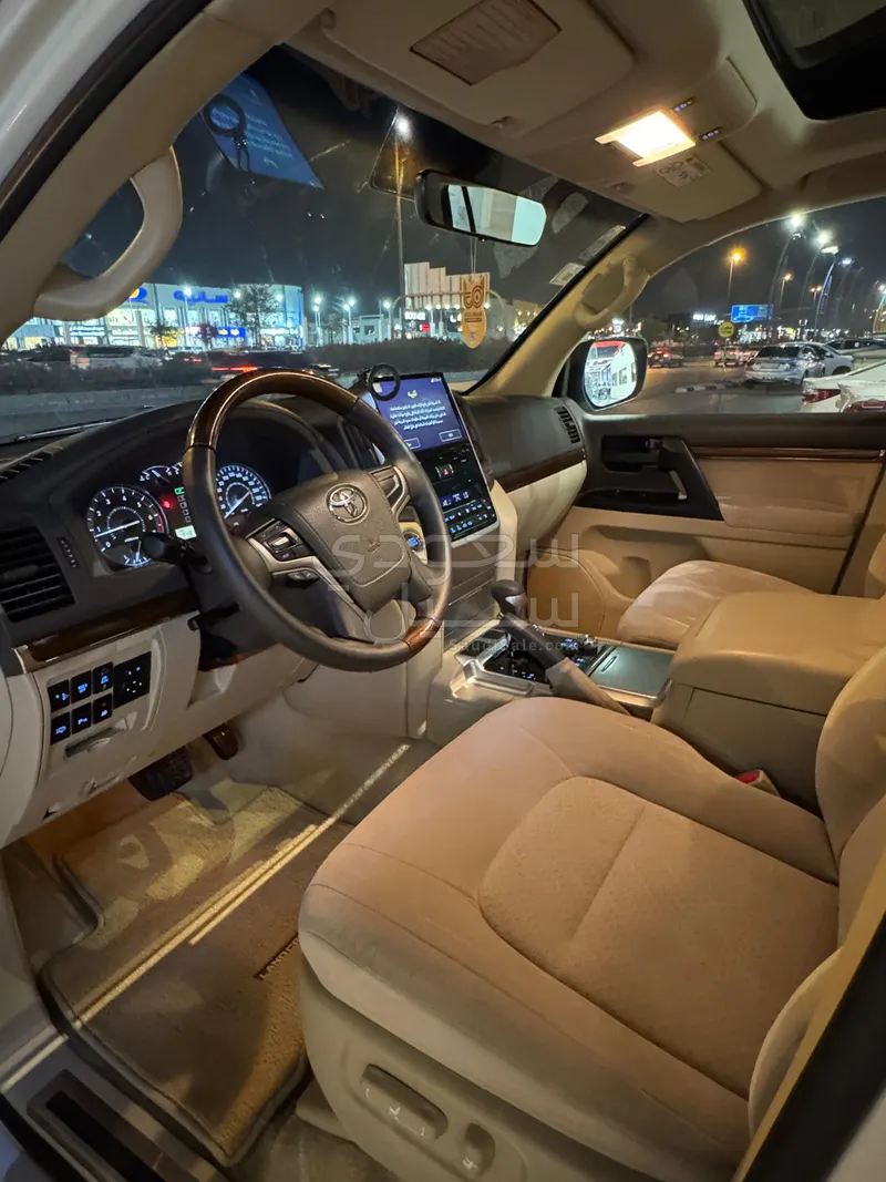 2018 تويوتا لاند كروزر جي اكس ار