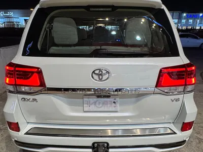 2018 تويوتا لاند كروزر جي اكس ار