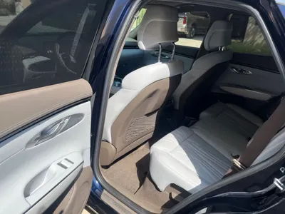 2025 جينيسيس جي في 70