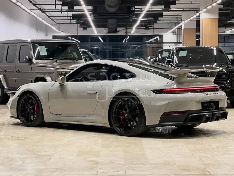 2025 بورش 911 كاريرا 4 جي تي اس