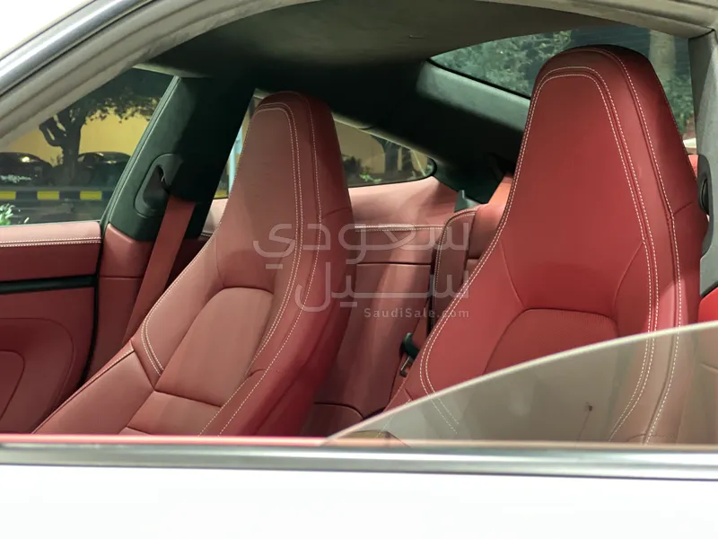 2025 بورش 911 كاريرا 4 جي تي اس