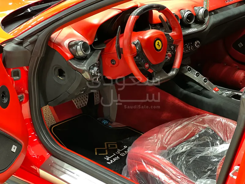 2016 فيراري اف 12 بيرلينيتا