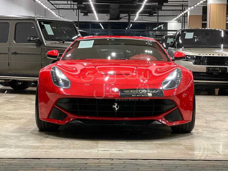 2016 فيراري اف 12 بيرلينيتا