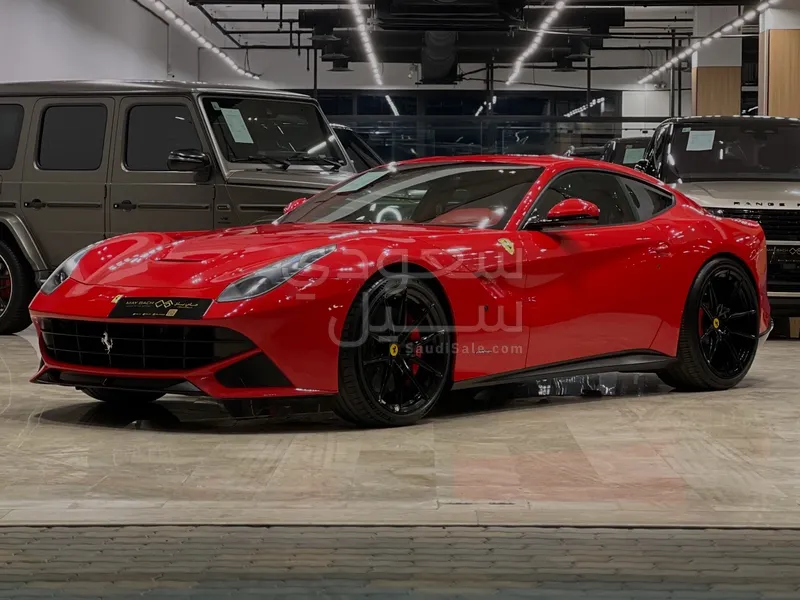 2016 فيراري اف 12 بيرلينيتا