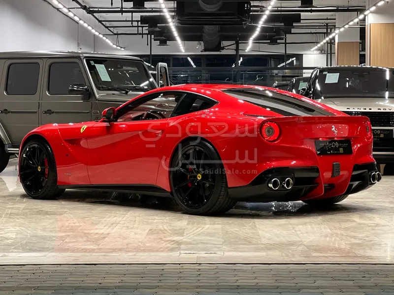 2016 فيراري اف 12 بيرلينيتا