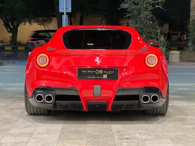 2016 فيراري اف 12 بيرلينيتا