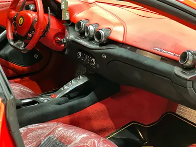 2016 فيراري اف 12 بيرلينيتا