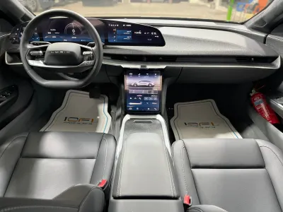 2024 لوسيد اير بيور