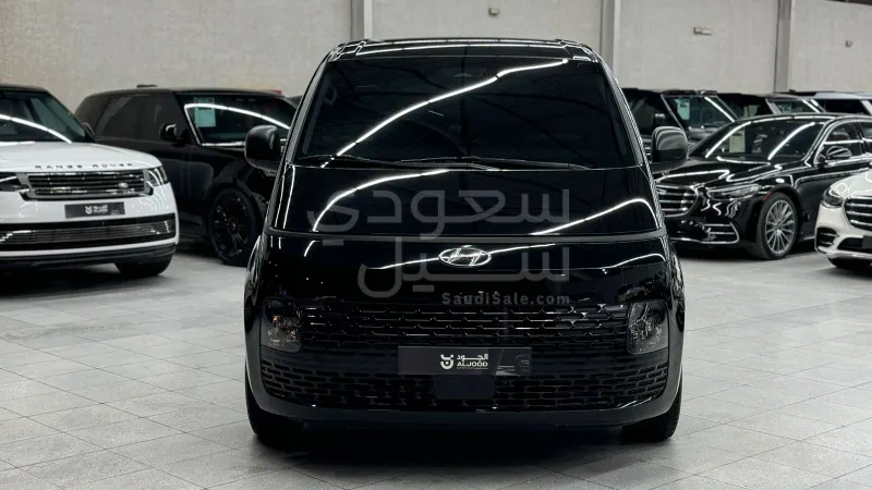 2022 هيونداي ستاريا