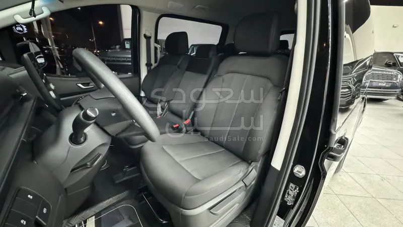 2022 هيونداي ستاريا