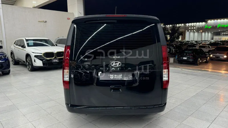 2022 هيونداي ستاريا