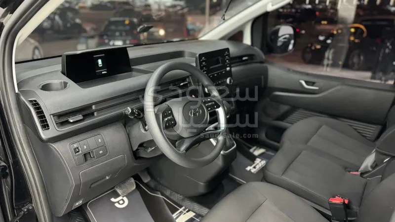 2022 هيونداي ستاريا