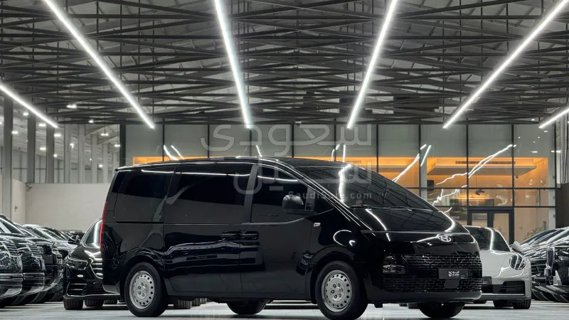 2022 هيونداي ستاريا