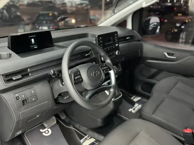 2022 هيونداي ستاريا