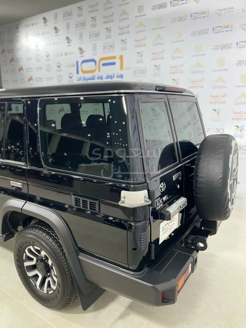 2025 تويوتا لاند كروزر ربع ال اكس