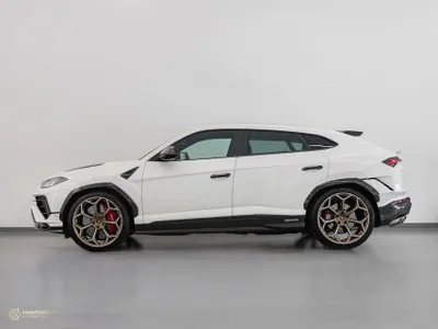 2023 لمبرجيني اوروس بيرفورمانتي