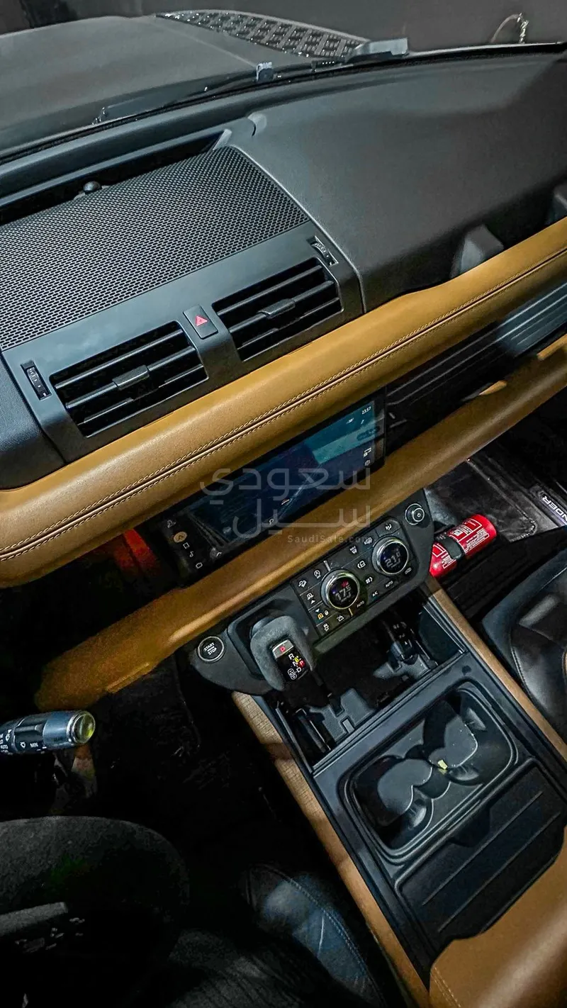 2021 لاند روفر ديفيندر 90