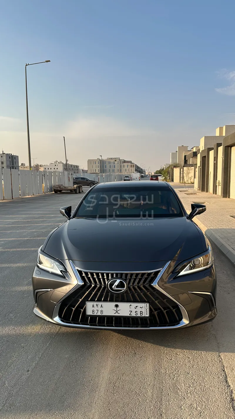 2024 لكزس إي إس 350