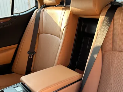 2024 لكزس إي إس 350