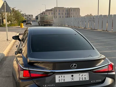 2024 لكزس إي إس 350