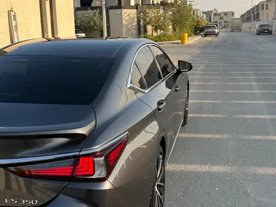 2024 لكزس إي إس 350