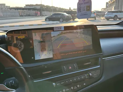 2024 لكزس إي إس 350