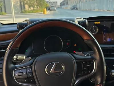 2024 لكزس إي إس 350