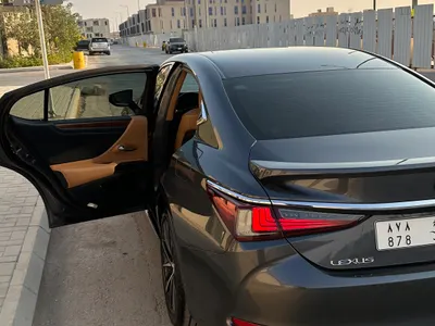 2024 لكزس إي إس 350