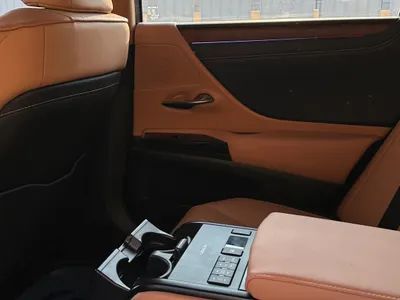 2024 لكزس إي إس 350