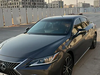 2024 لكزس إي إس 350