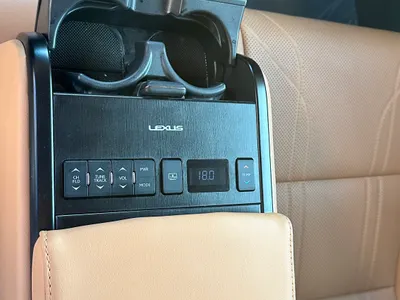 2024 لكزس إي إس 350