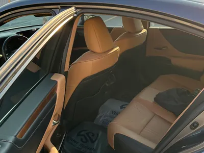 2024 لكزس إي إس 350