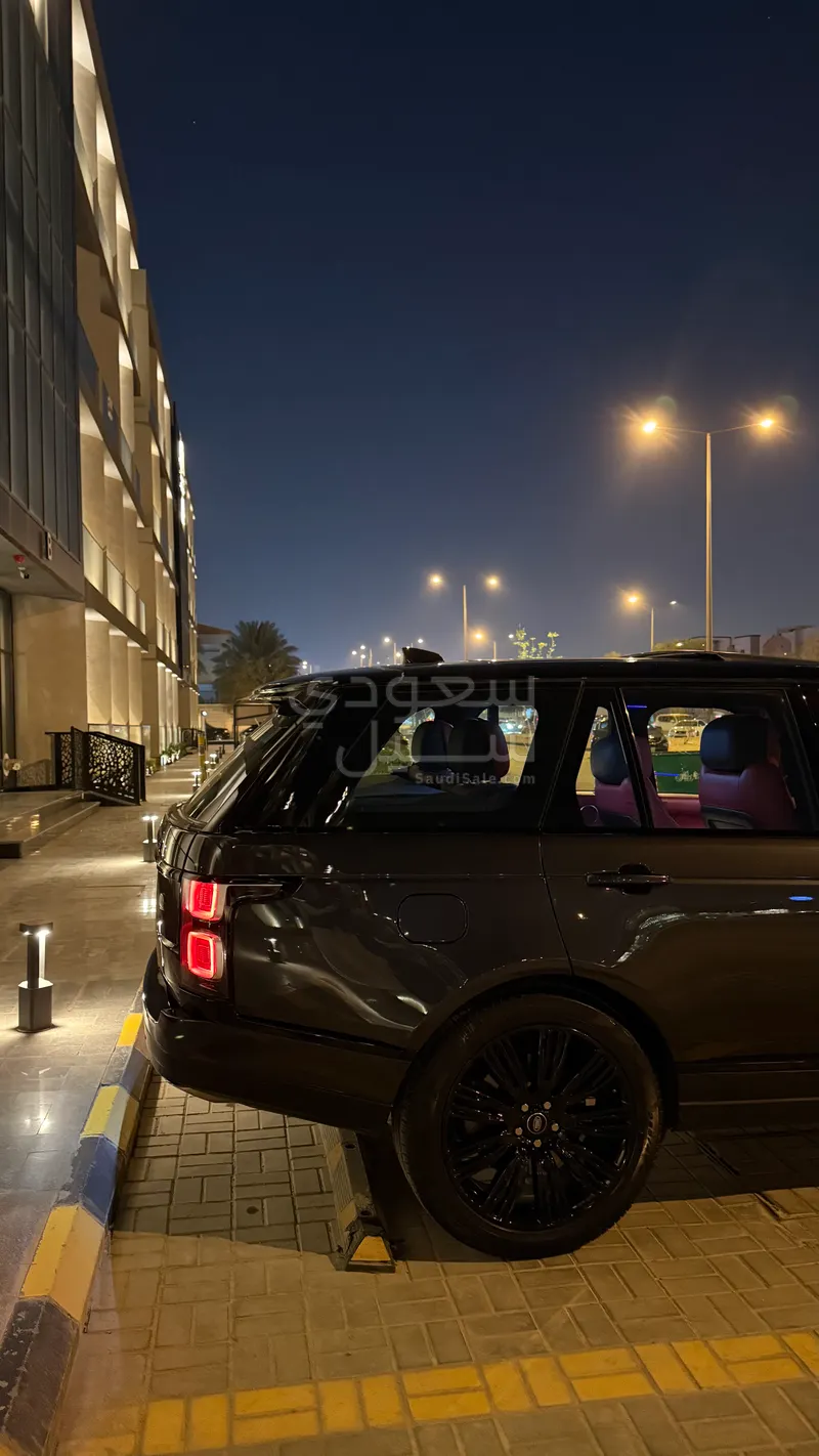 2017 لاند روفر رينج روفر فوج سوبر تشارج