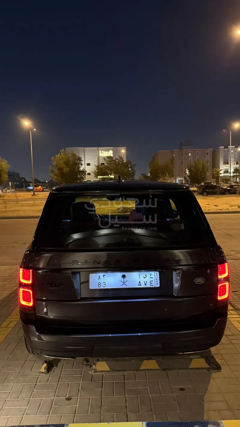 2017 لاند روفر رينج روفر فوج سوبر تشارج