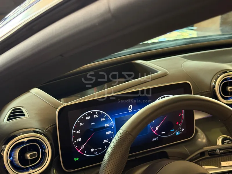 2025 مرسيدس - بنز سي إل إي 300