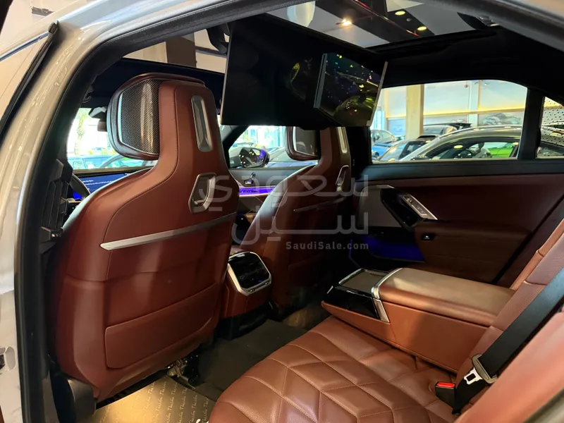 2024 بي ام دبليو الفئة السابعة 735أي